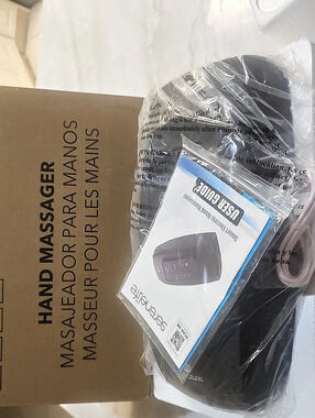 SereneLife SLHNDMSG92BK Hand Massager Black